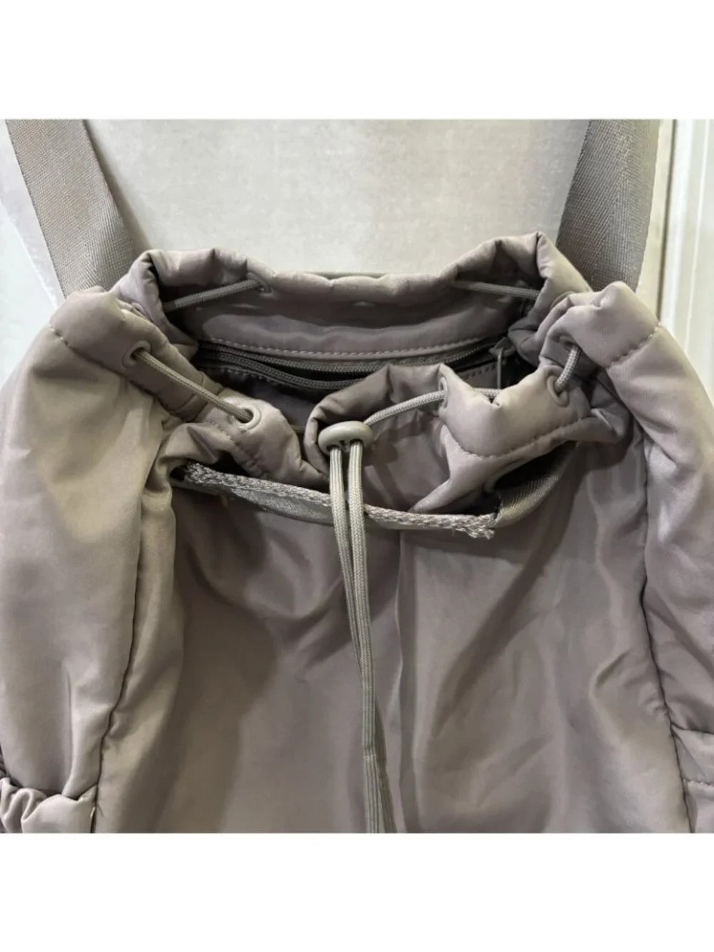 Beyond Yoga tan Medium Drawstring Gym Backpack w/ Zipper Pocket, Logo Strap